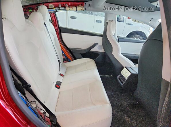 5YJ3E1ET9SF939868 2025 TESLA MODEL Red Vista de los asientos traseros