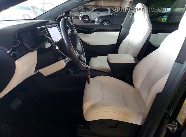 5YJXCBE2XHF070503 2017 TESLA MODEL Черный Вид салона спереди