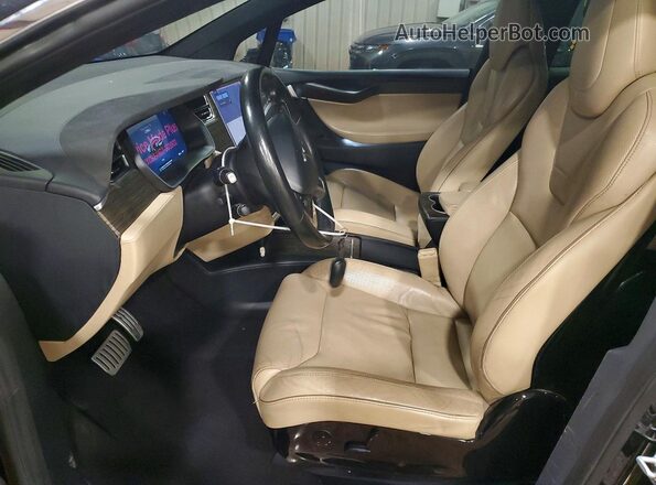 5YJXCBE48GF003902 2016 TESLA MODEL Black Widok wnętrza z przodu