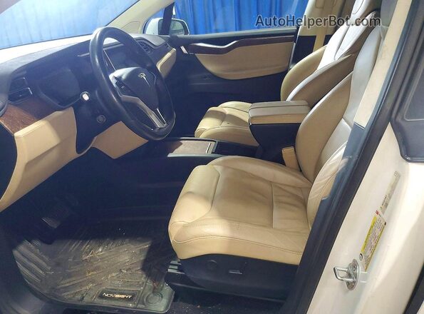 5YJXCDE29HF043692 2017 TESLA MODEL White Front interior view