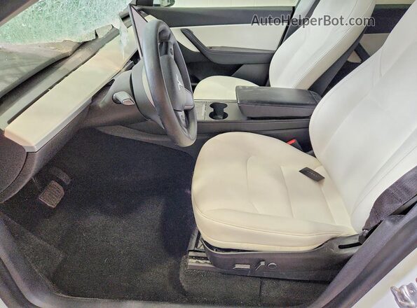5YJYGAEE4MF183550 2021 TESLA MODEL Белый Вид салона спереди