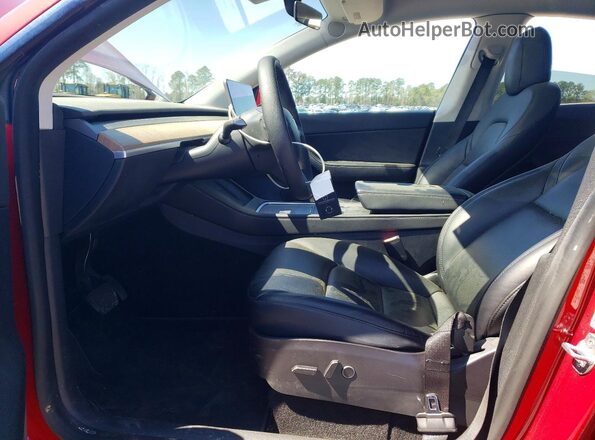 5YJYGAEE7MF230103 2021 TESLA MODEL Red Widok wnętrza z przodu