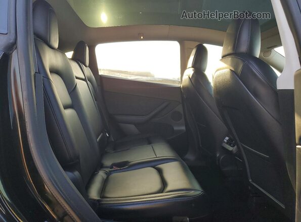 5YJYGAEE9MF137910 2021 TESLA MODEL Черный Вид задней части салона