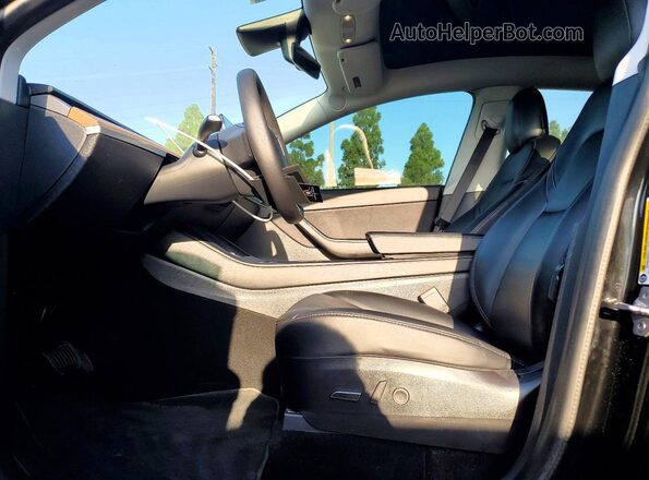5YJYGAEE9MF137910 2021 TESLA MODEL Черный Вид салона спереди