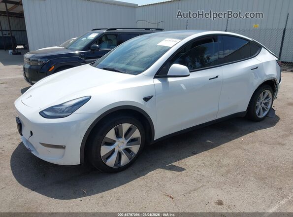 5YJYGAEEXMF243752 2021 TESLA MODEL Y White წინა მარცხენა ხედი სამი მეოთხედიდან
