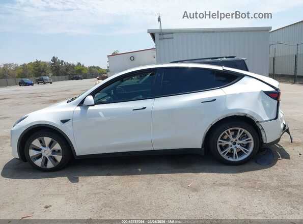 5YJYGAEEXMF243752 2021 TESLA MODEL Y White სალონის 360-გრადუსიანი ხედი