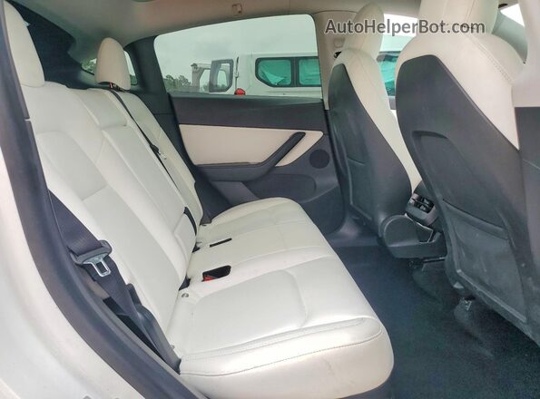 5YJYGDEE0LF042698 2020 TESLA MODEL White Widok wnętrza z tyłu