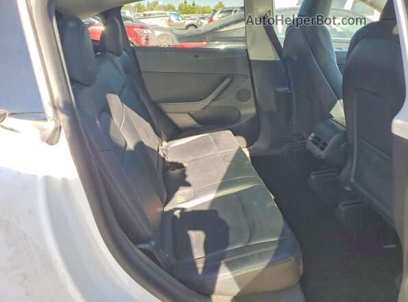 5YJYGDEE1LF057548 2020 TESLA MODEL White Widok wnętrza z tyłu