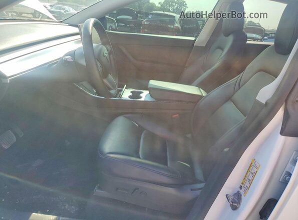 5YJYGDEE2LF015437 2020 TESLA MODEL White Front interior view