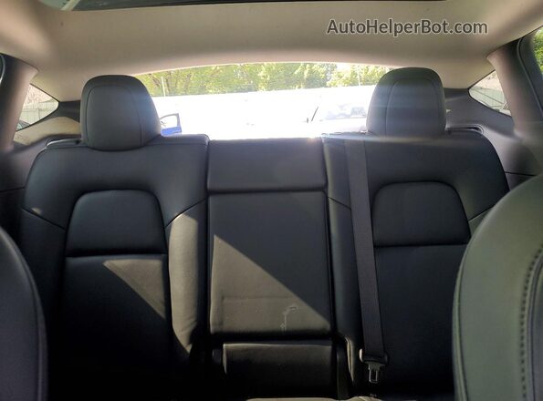 5YJYGDEE2LF015437 2020 TESLA MODEL White Rear seats view