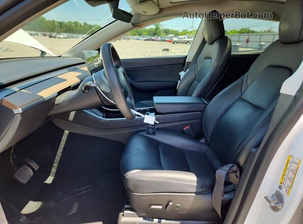 5YJYGDEE2MF078703 2021 TESLA MODEL White Front interior view