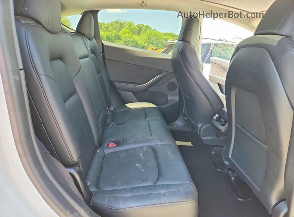 5YJYGDEE2MF078703 2021 TESLA MODEL White Rear seats view