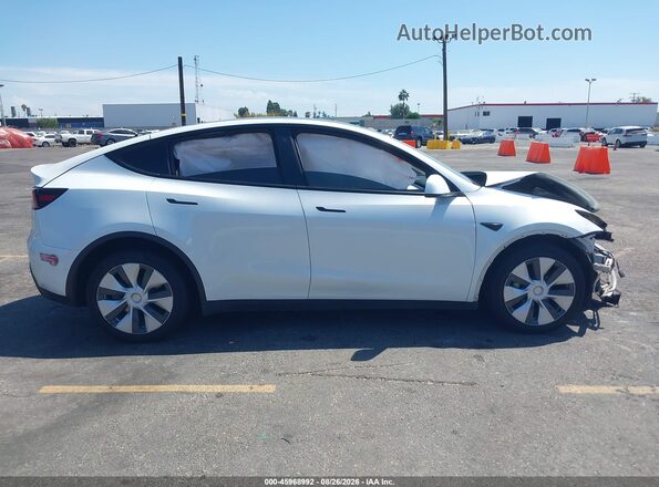 5YJYGDEE4MF122250 2021 TESLA MODEL Y White Rear interior view
