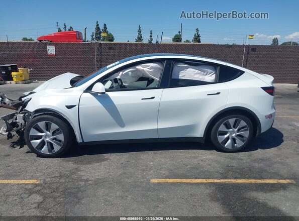 5YJYGDEE4MF122250 2021 TESLA MODEL Y White 360 interior view