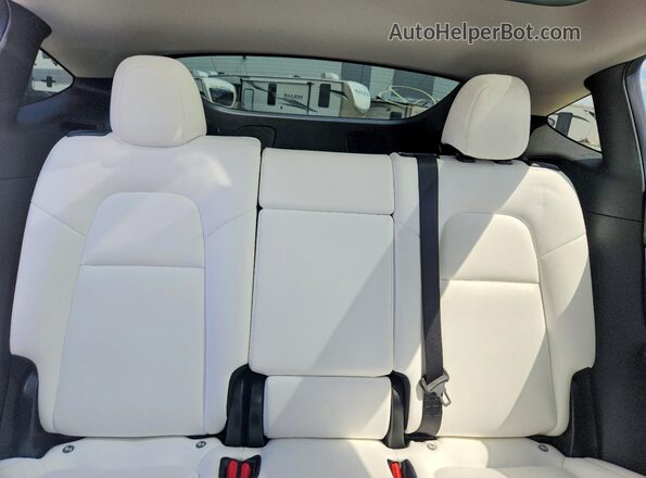 5YJYGDEE5LF020972 2020 TESLA MODEL White Vista de los asientos traseros