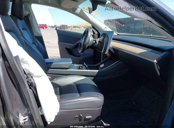 5YJYGDEE5MF071065 2021 TESLA MODEL Y Gray Widok wnętrza z przodu