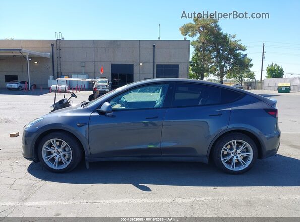 5YJYGDEE5MF071065 2021 TESLA MODEL Y Gray Widok wnętrza z tyłu