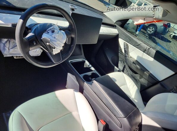 5YJYGDEE6MF198049 2021 TESLA MODEL White Widok deski rozdzielczej