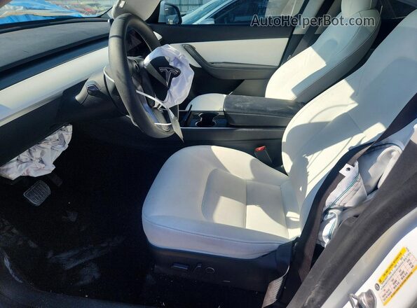 5YJYGDEE7MF074176 2021 TESLA MODEL White Vista interior delantera