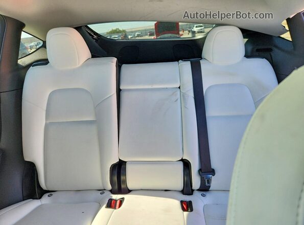 5YJYGDEE7MF074176 2021 TESLA MODEL White Vista de los asientos traseros