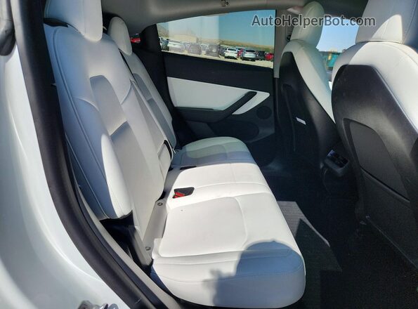 5YJYGDEE7MF074176 2021 TESLA MODEL White Vista interior trasera