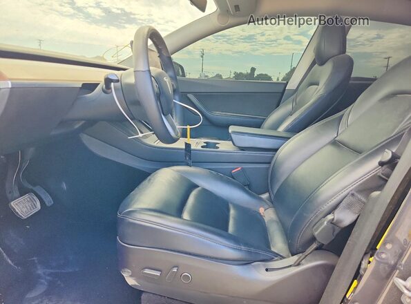 5YJYGDEE7MF213870 2021 TESLA MODEL Gray Widok wnętrza z przodu