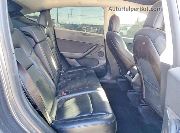 5YJYGDEE7MF213870 2021 TESLA MODEL Gray Widok tylnych siedzeń