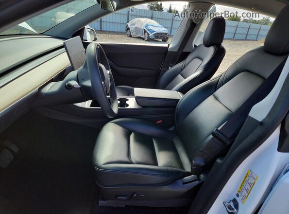 5YJYGDEE8MF218267 2021 TESLA MODEL Белый Вид салона спереди