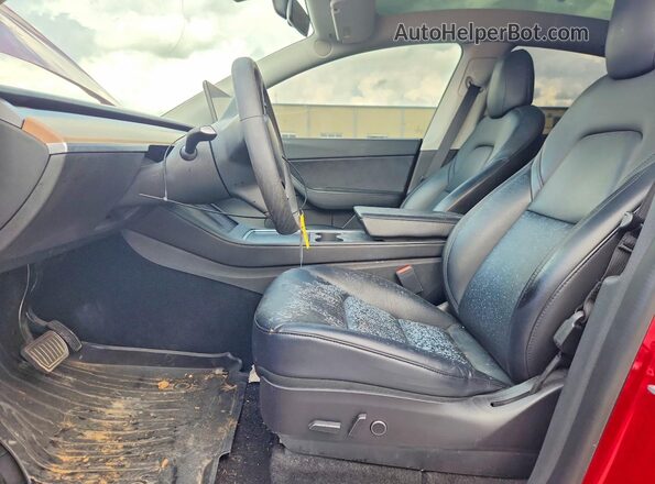 5YJYGDEE8MF241628 2021 TESLA MODEL Red Vista interior delantera