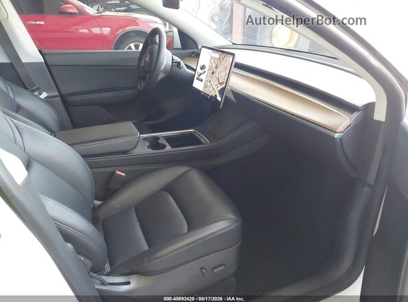 5YJYGDEE8MF256565 2021 TESLA MODEL Y White Widok wnętrza z przodu