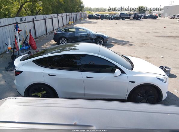 5YJYGDEE8MF273012 2021 TESLA MODEL Y White Rear interior view