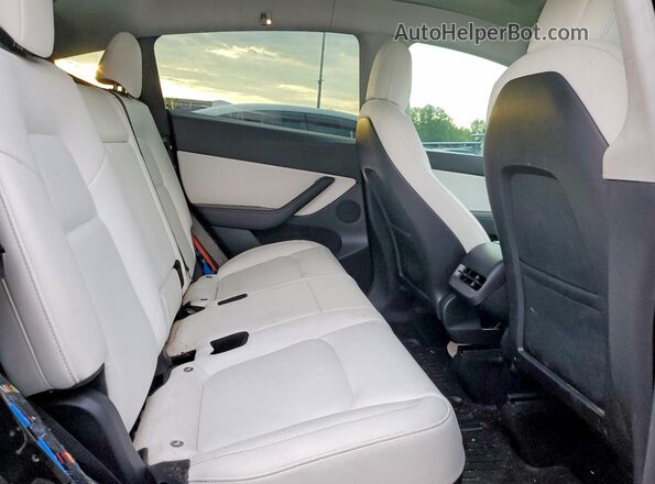 5YJYGDEF1MF305226 2021 TESLA MODEL Black Rear interior view
