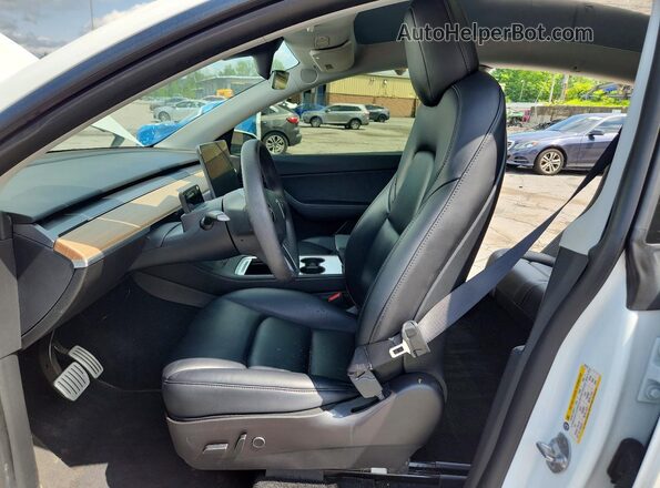 5YJYGDEF7MF252712 2021 TESLA MODEL White Front interior view