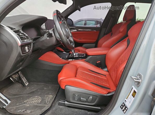5YM13EC00R9W19962 2024 BMW X3 Серый Вид салона спереди