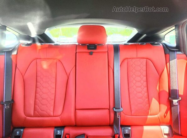 5YM23EC07P9R43752 2023 BMW X4 Black Widok tylnych siedzeń