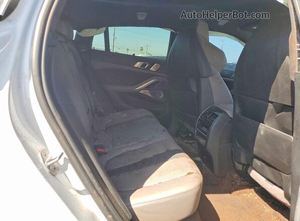 5YMCY0C05P9R41992 2023 BMW X6 White Вид задньої частини салону