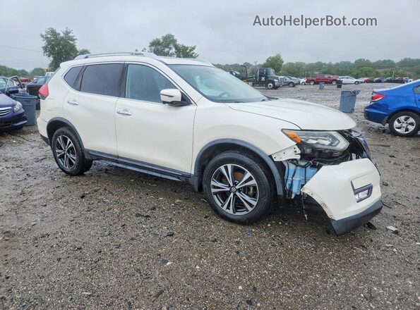 JN8AT2MV9HW018989 2017 NISSAN ROGUE Белый Вид спереди