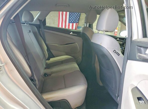 KM8J3CA40KU898024 2019 HYUNDAI TUCSON Silver Rear interior view