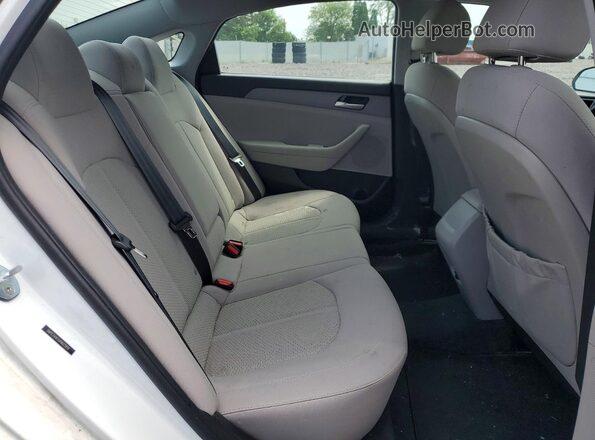 5NPE24AF0JH603951 2018 HYUNDAI SONATA Белый Вид задней части салона