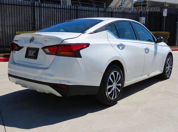 1N4BL4BV5RN429592 2024 NISSAN ALTIMA White Przód prawy