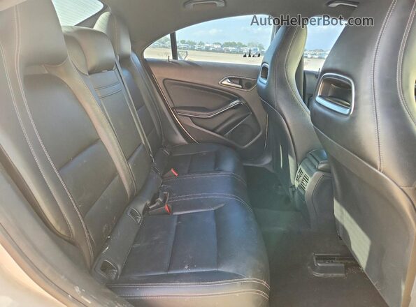 WDDSJ4EB3GN339054 2016 MERCEDES-BENZ CLA-CLASS White Vista interior trasera