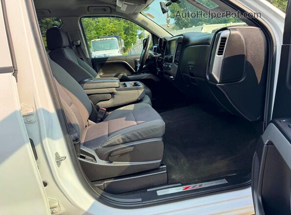 1GCVKREC1HZ142730 2017 CHEVROLET SILVERADO White Widok tylnych siedzeń