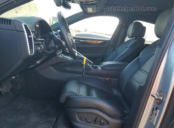 WP1BE2AY8NDA51058 2022 PORSCHE CAYENNE Silver Առջևի վահանակի տեսք