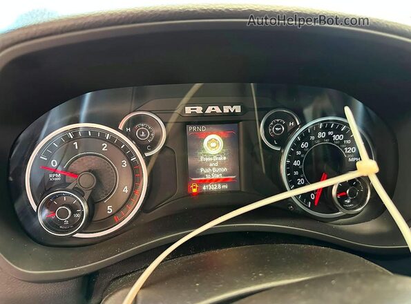 3C7WRSCL1PG511503 2023 RAM 3500 White Вид щитка приладів