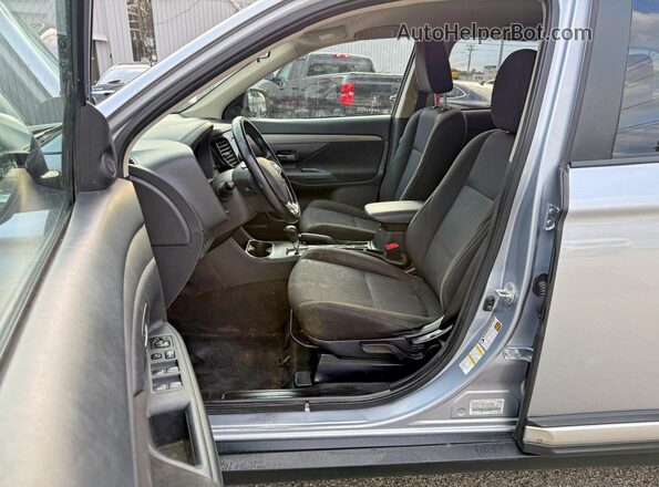 JA4AZ3A32GZ018262 2016 MITSUBISHI OUTLANDER Silver Vista del compartimento del motor