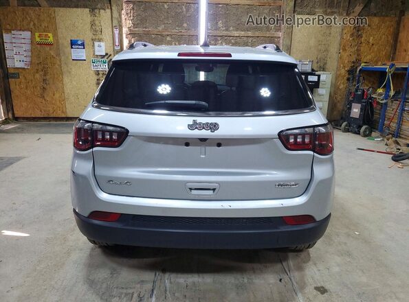 3C4NJDBNXRT133139 2024 JEEP COMPASS Серебряный Вид салона спереди