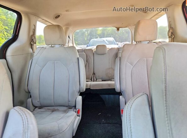 2C4RC1DG8HR521805 2017 CHRYSLER PACIFICA Red Widok wnętrza z tyłu