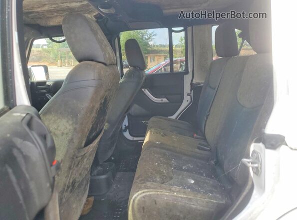 1C4BJWEG6GL310239 2016 JEEP WRANGLER White Widok wnętrza z tyłu