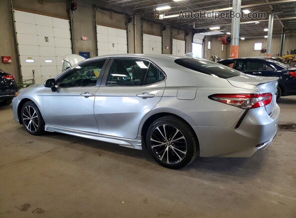 4T1B11HK0KU739975 2019 TOYOTA CAMRY Серебряный Задняя правая четверть