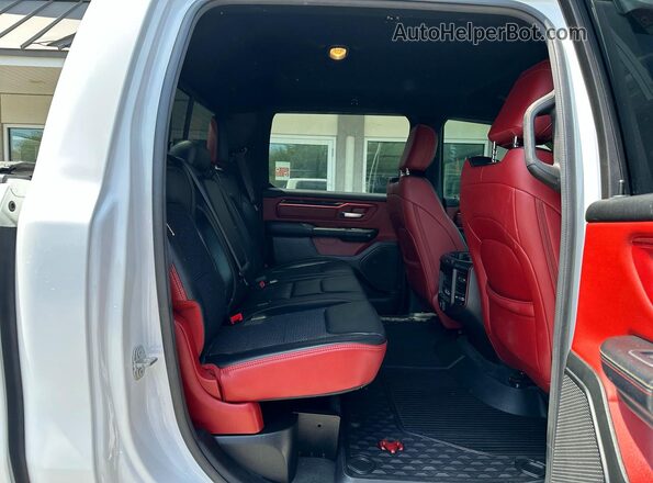 1C6SRFLT4LN345621 2020 RAM 1500 White Widok z tyłu